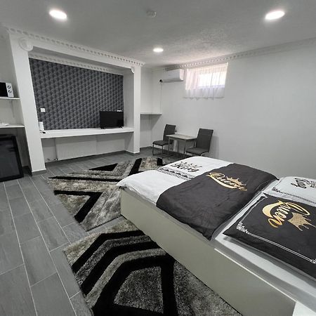 Adel Apartman Kisujszallas Exterior foto
