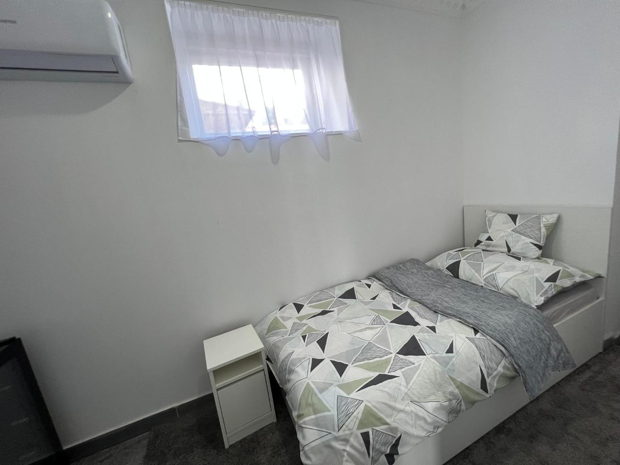 Adel Apartman Kisujszallas Exterior foto